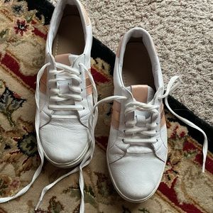 KAANAS white leather sneakers with rose gold stripes.